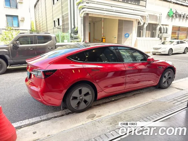 Tesla Model 3 — Фото автомобиля 5