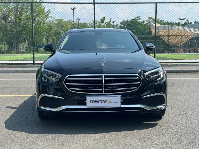Mercedes-Benz E-Class — Фото автомобиля 2