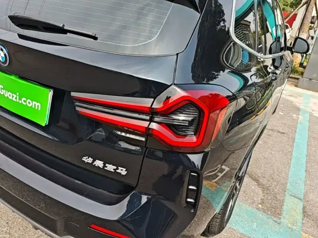 BMW iX3 — Фото автомобиля 7