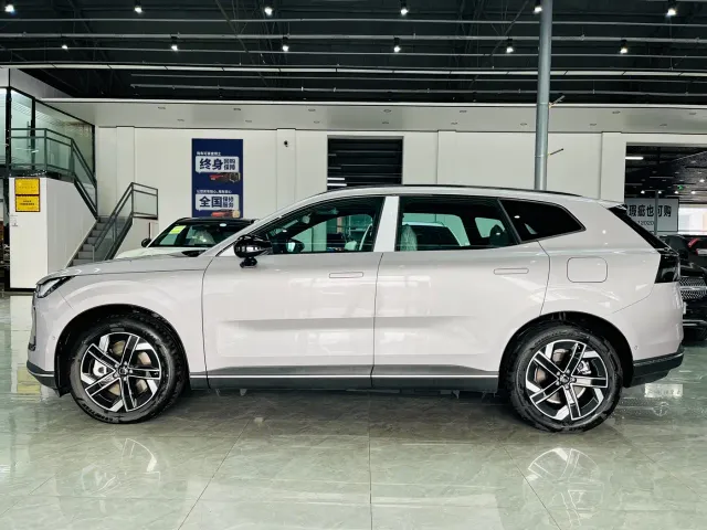 Volvo XC70 Plug-in Hybrid — Фото автомобиля 6