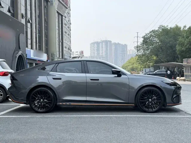 Changan Changan UNI-V 2025 1.5T Sport Edition — Фото автомобиля 13