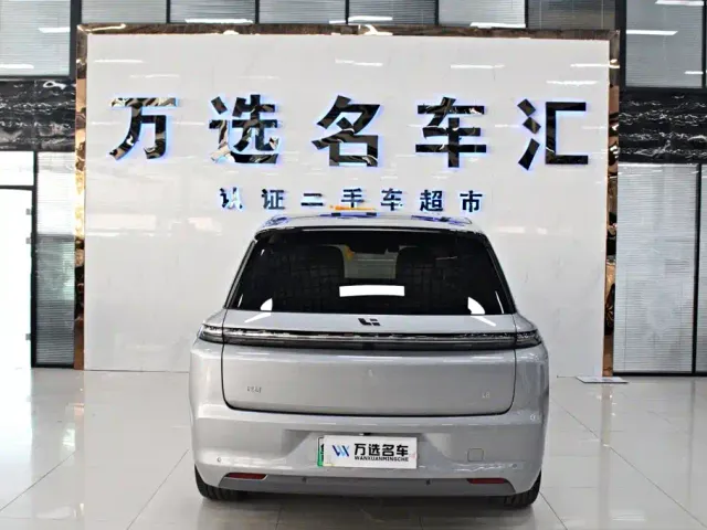 Li Auto L8 — Фото автомобиля 14