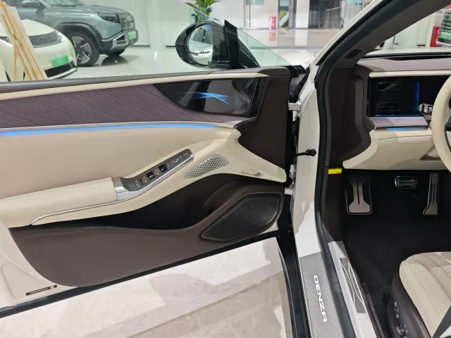 Denza Z9 — Фото автомобиля 4