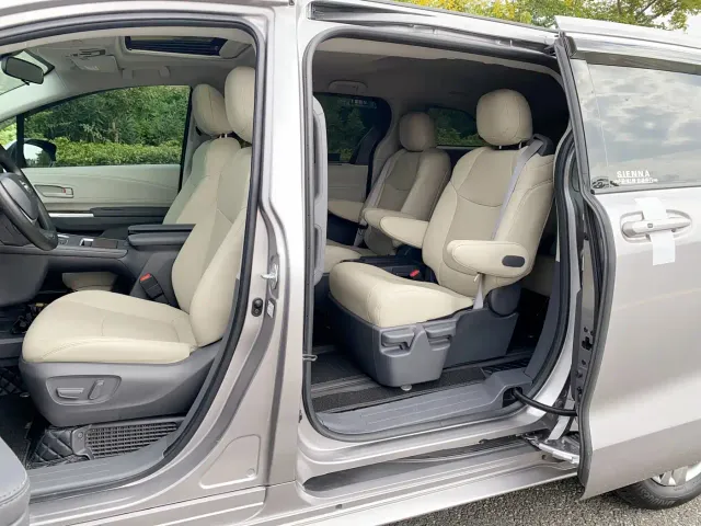 Toyota Sienna — Фото автомобиля 17
