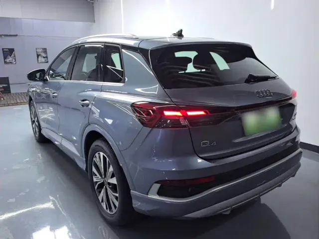 Audi Q4 e-tron — Фото автомобиля 4