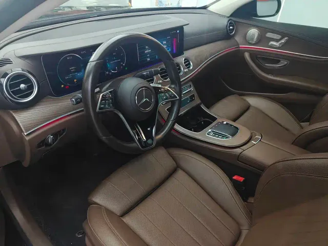 Mercedes-Benz E-Class — Фото автомобиля 10