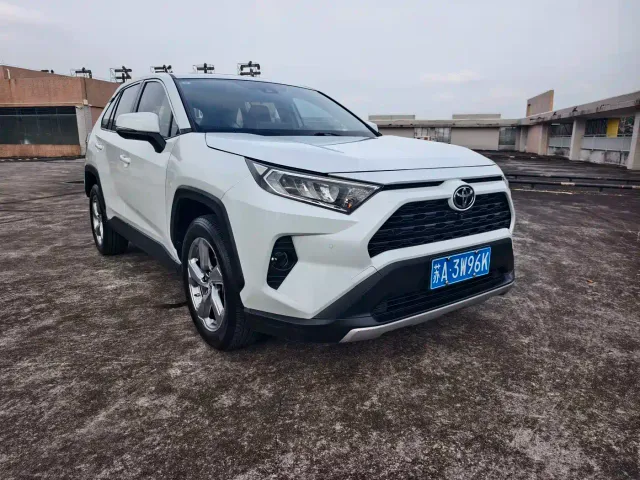 Toyota RAV4 — Фото автомобиля 17