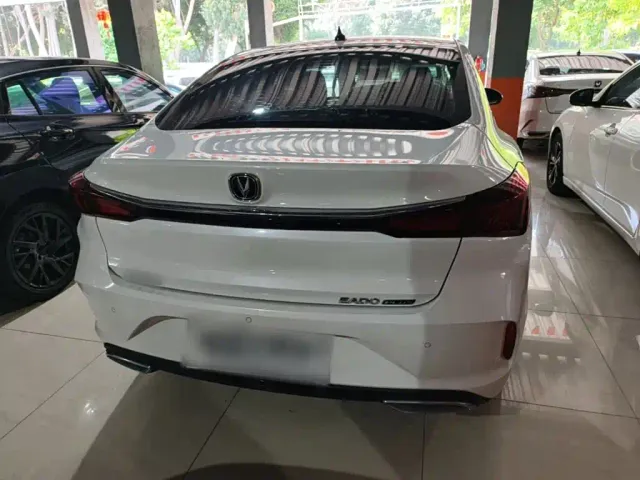 Changan Eado — Фото автомобиля 5