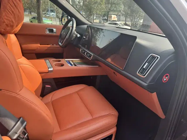 Li Auto L9 — Фото автомобиля 6