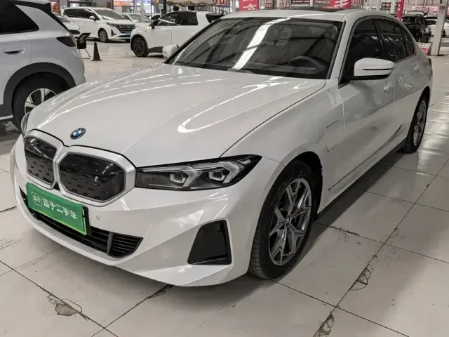 Фотография автомобиля — BMW i3