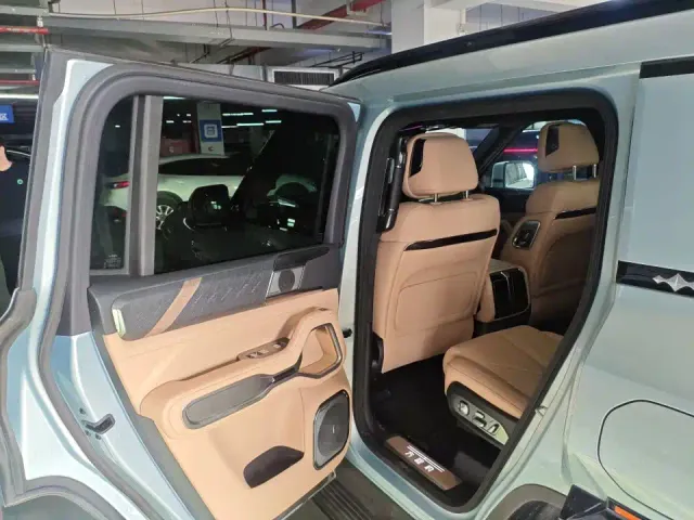 BYD FangChengBao Leopard 8 — Фото автомобиля 6