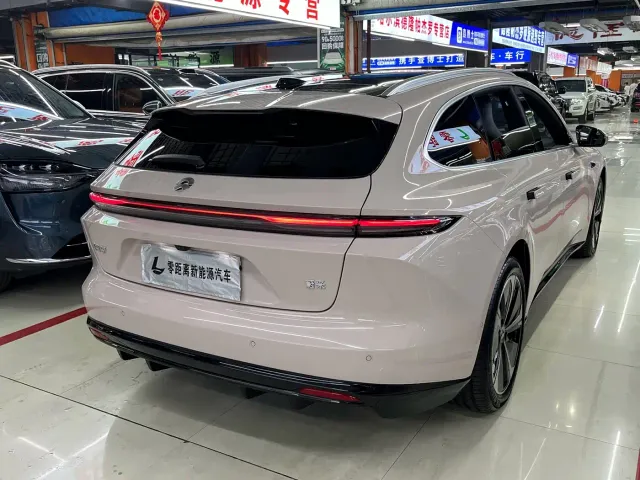 Nio ET5 Touring — Фото автомобиля 6