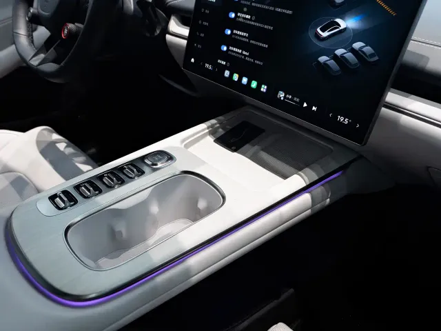 Xiaomi SU7 — Фото автомобиля 11