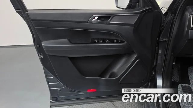 KG_Mobility_Ssangyong Rexton Новый Rexton Sport Khan Дизель 2.2 4WD — Фото автомобиля 23
