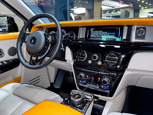 Rolls-Royce Phantom — Фото автомобиля 24