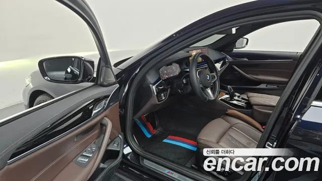 BMW 5 Series G30 — Фото автомобиля 15