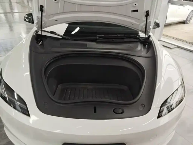 Tesla Model 3 — Фото автомобиля 19