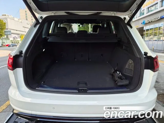 Volkswagen Touareg 3rd Gen — Фото автомобиля 7