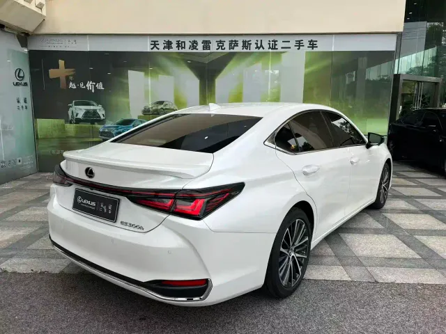 Lexus ES — Фото автомобиля 5