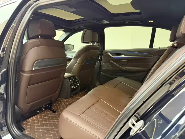 BMW 5 Series — Фото автомобиля 8