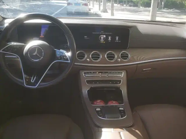 Mercedes-Benz E-Class — Фото автомобиля 12