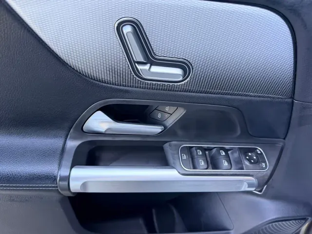 Mercedes-Benz GLB-Class — Фото автомобиля 13