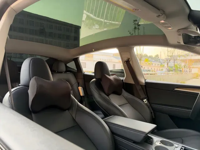 Tesla Model Y — Фото автомобиля 11
