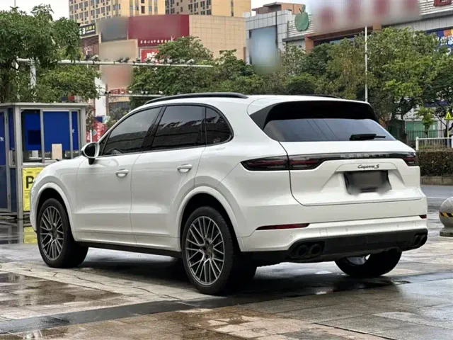 Porsche Cayenne — Фото автомобиля 4