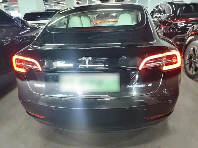 Tesla Model 3 — Фото автомобиля 3