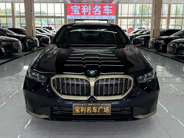 Фотография автомобиля — BMW 5 Series