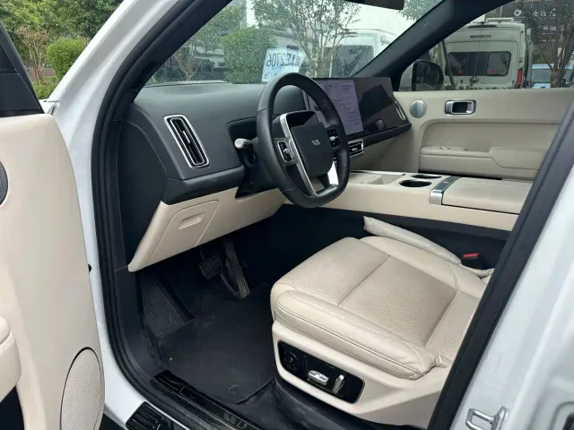 Li Auto L7 — Фото автомобиля 8