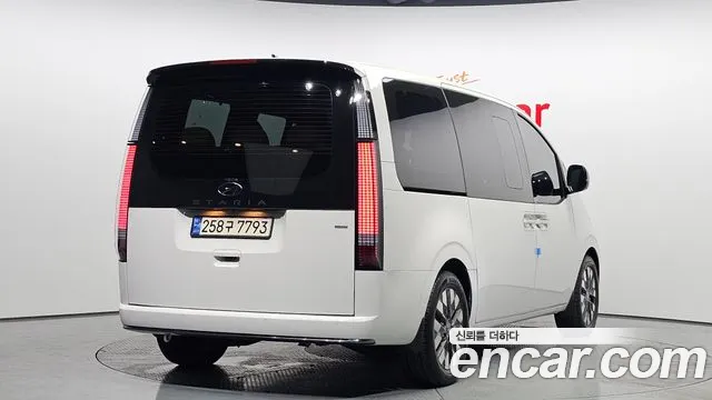 Hyundai Staria Staria 4WD Lounge 9 мест — Фото автомобиля 2