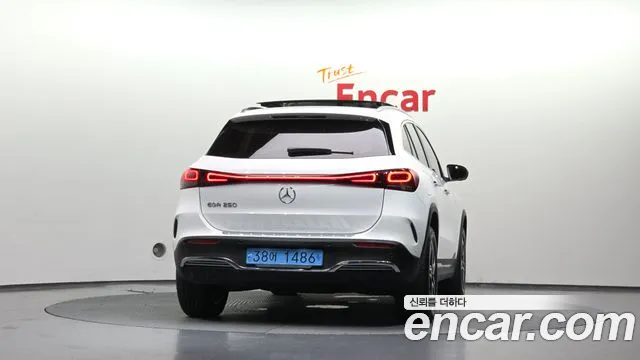 Mercedes-Benz EQA — Фото автомобиля 4