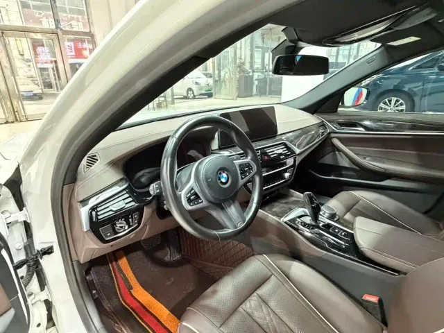 BMW 5 Series — Фото автомобиля 6