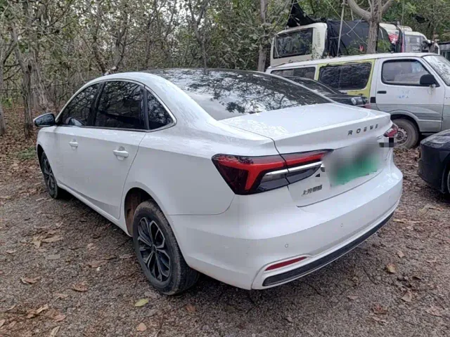 Roewe i6 MAX EV — Фото автомобиля 4