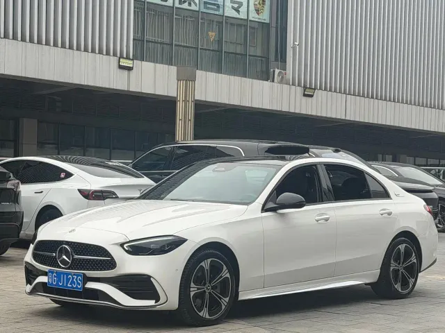 Фотография автомобиля — Mercedes-Benz C-Class