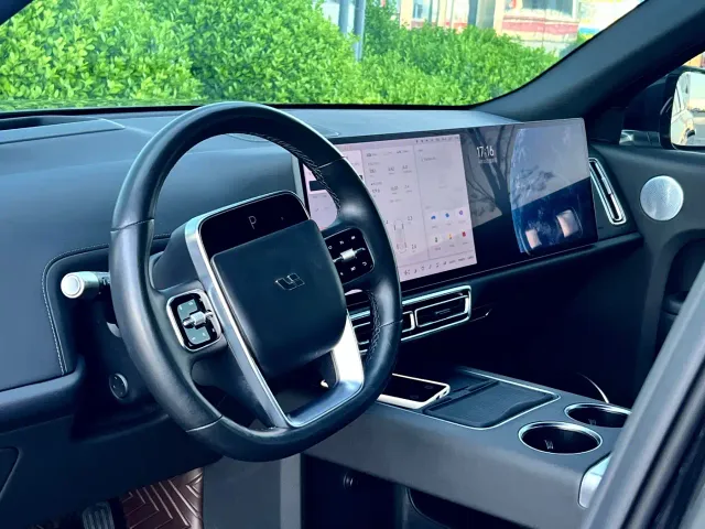 Li Auto L8 — Фото автомобиля 7