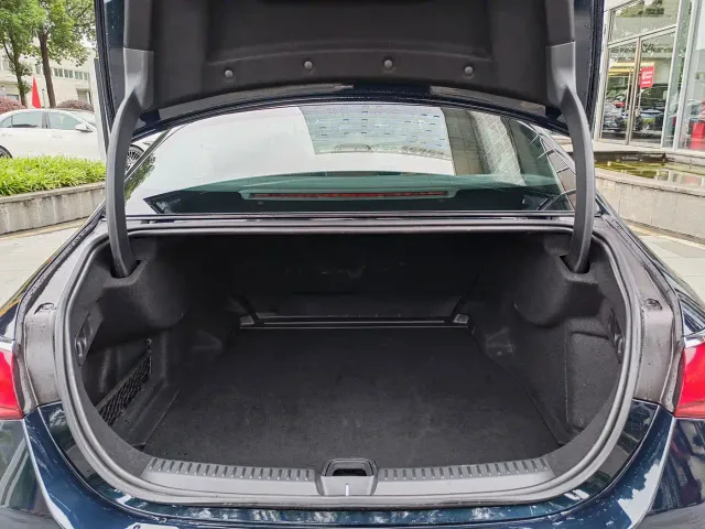 Mercedes-Benz E-Class — Фото автомобиля 26