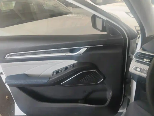 Geely Emgrand — Фото автомобиля 7
