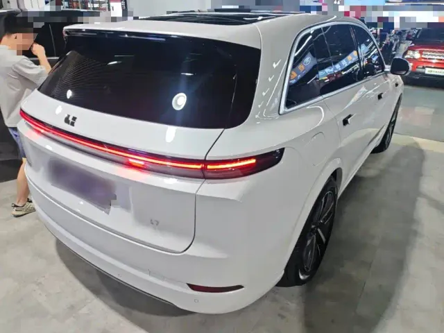 Li Auto L7 — Фото автомобиля 6