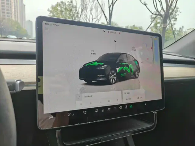 Tesla Model Y — Фото автомобиля 12