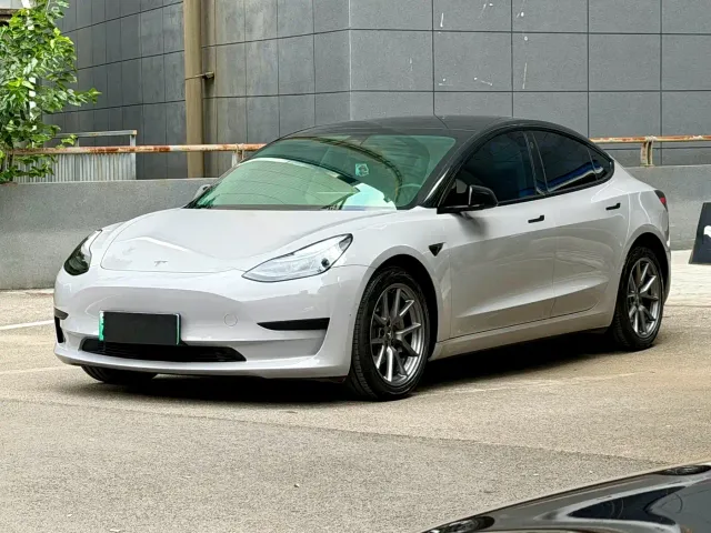 Фотография автомобиля — Tesla Model 3
