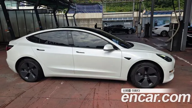 Tesla Model 3 — Фото автомобиля 2