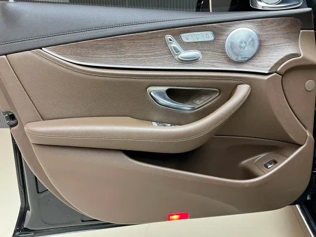 Mercedes-Benz E-Class — Фото автомобиля 9