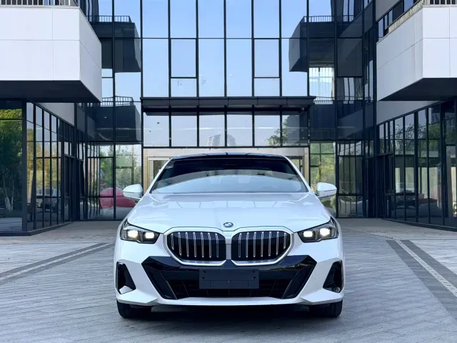 BMW 5 Series — Фото автомобиля 2