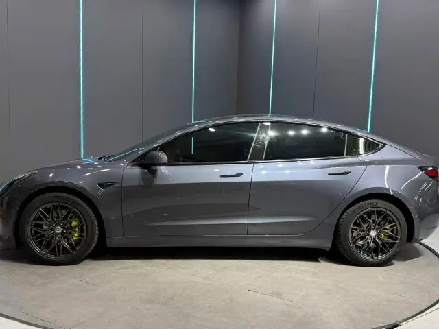 Tesla Model 3 — Фото автомобиля 5