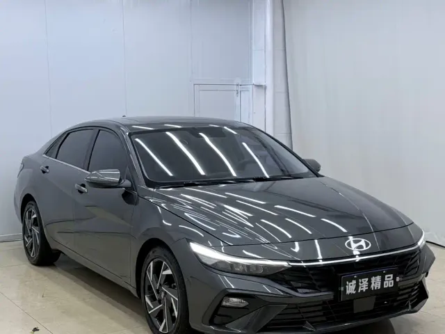Hyundai Elantra — Фото автомобиля 3