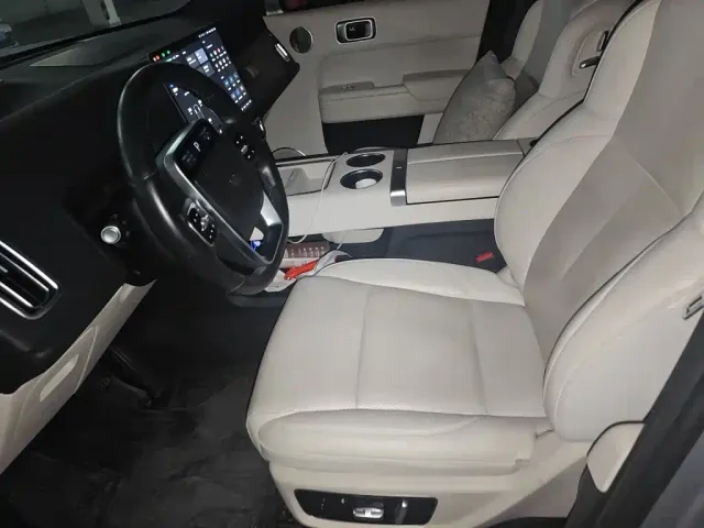 Li Auto L9 — Фото автомобиля 16