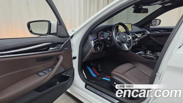 BMW 5 Series G30 — Фото автомобиля 14