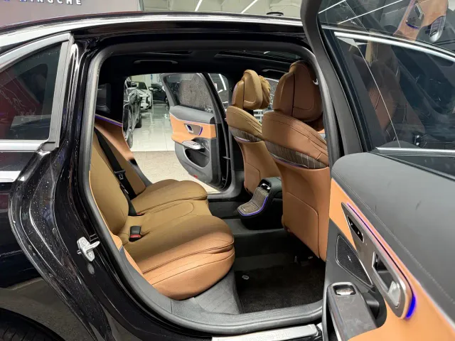 Mercedes-Benz E-Class — Фото автомобиля 15